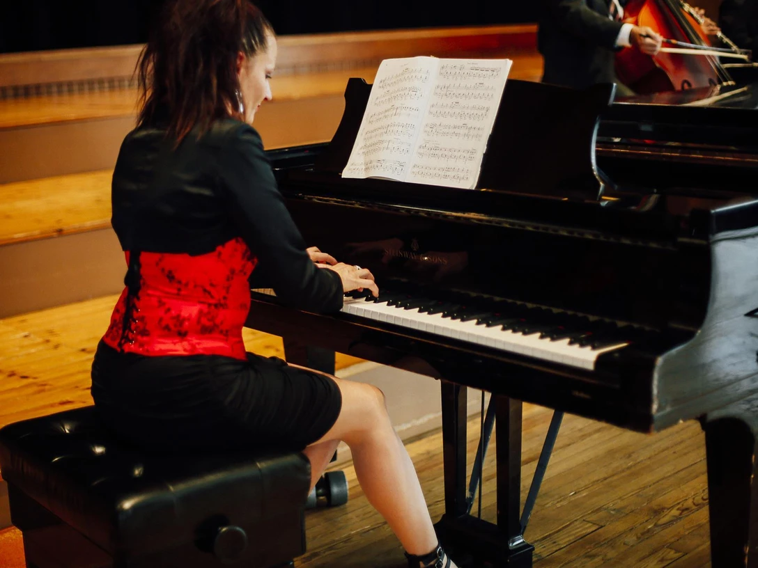 Staatsbad Salzuflen_Orchester_Frau am Flügel