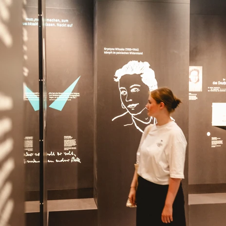 On display is a visitor to the exhibition "Erinnerungsort" Torgau