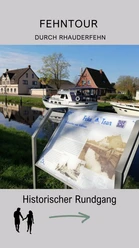 Fehn-Tour.png Infotafel zum historischen Rundgang vor einem Kanal mit Boot und Häusern in Rhauderfehn