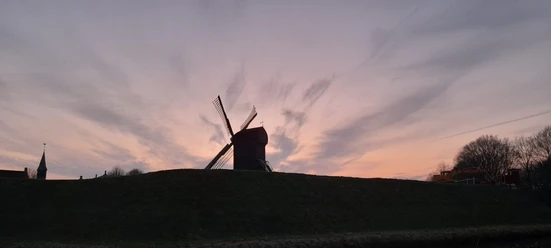 006.jpg Sonnenuntergang, Mühle, Hügel