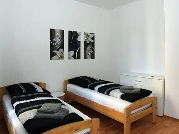 Schlafzimmer 2