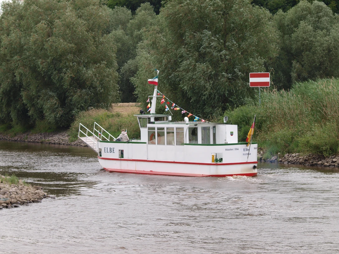 Elbfähre Hitzacker Elbfähre HitzackerElbe ferry HitzackerElbe-færgen HitzackerOvertocht Elbe Hitzacker
