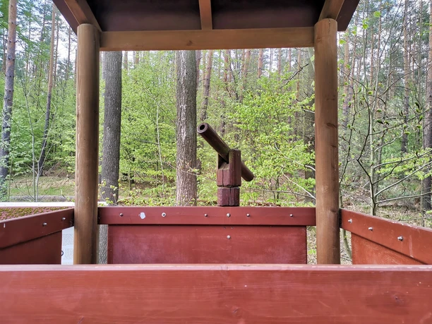 Walderlebnispfad Wechselburg - Station 3 - Kanzel mit "Fernrohr"