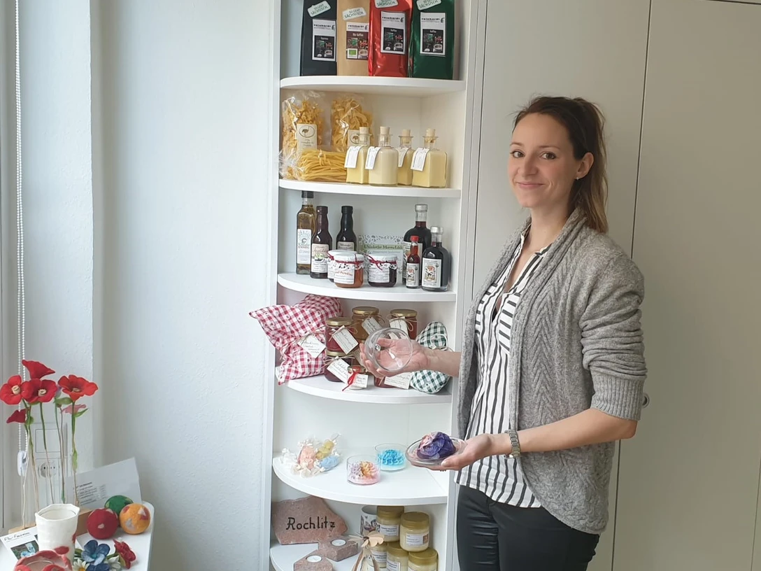 Regional-Regal in der Tourist-Information "Rochlitzer Muldental"