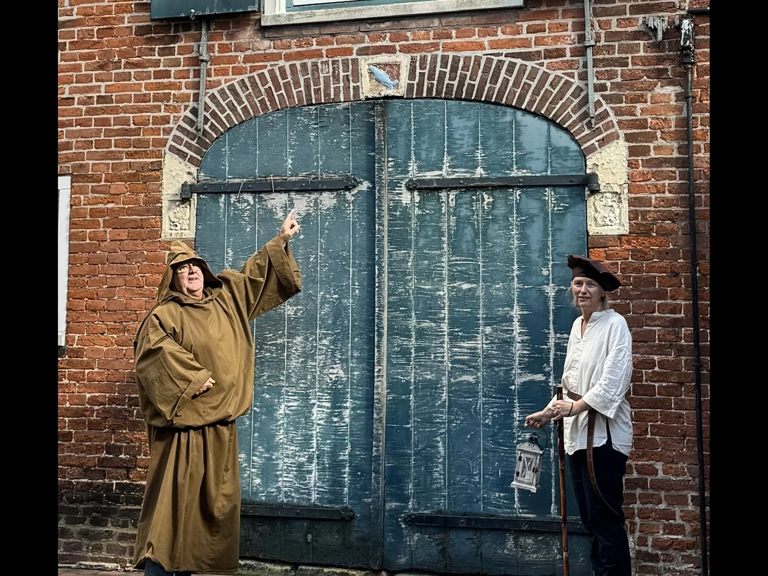 Nachtwächterführung - DIE Stadtführer Das Bild zeigt die kostümierten Stadtführer