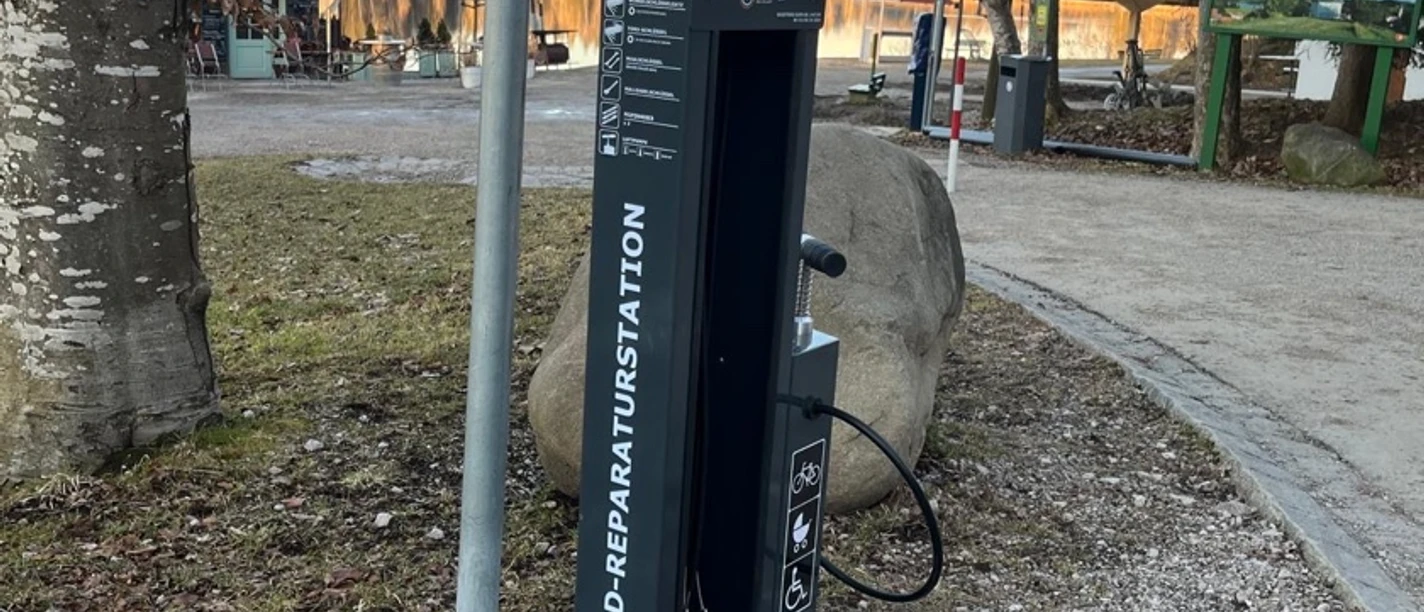 Fahrradreparaturstation.JPG