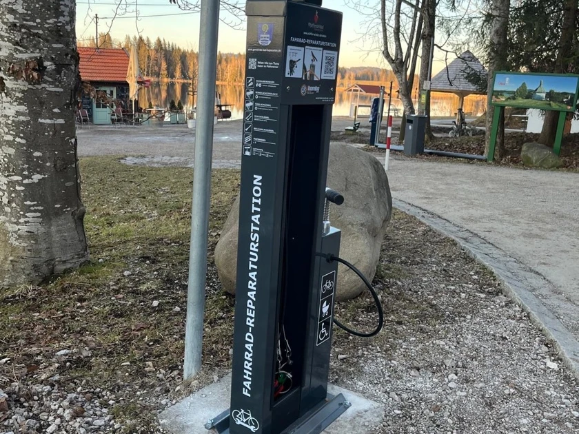 Fahrradreparaturstation.JPG