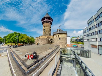 Eventlocation_Ulrepforte_Außenansicht_2.jpg Außenansicht der Ulrepforte: Wachturm der Stadtmauer KölnExterior view of the Ulrepforte: Watchtower of the Cologne city wall