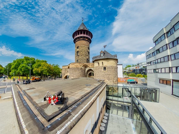 Eventlocation_Ulrepforte_Außenansicht_2.jpg Außenansicht der Ulrepforte: Wachturm der Stadtmauer Köln