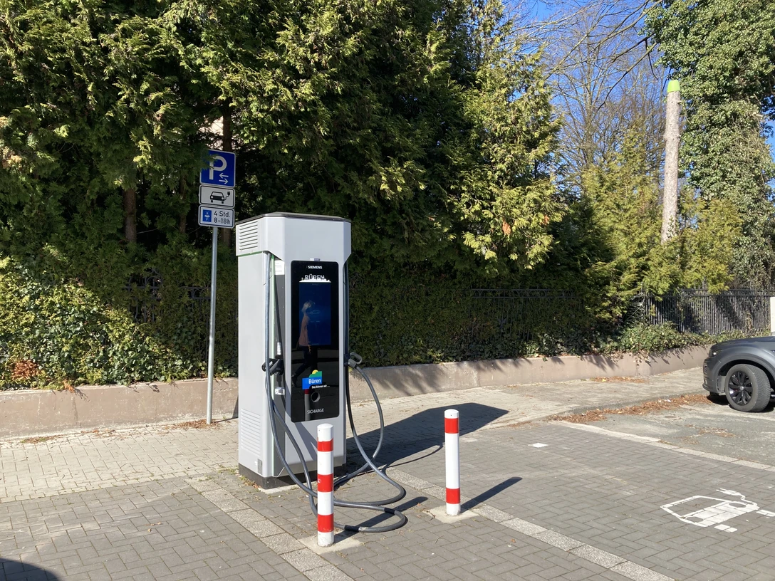 Schnellladestation "Neuer Weg" | Büren Schnellladestation "Neuer Weg" | Büren