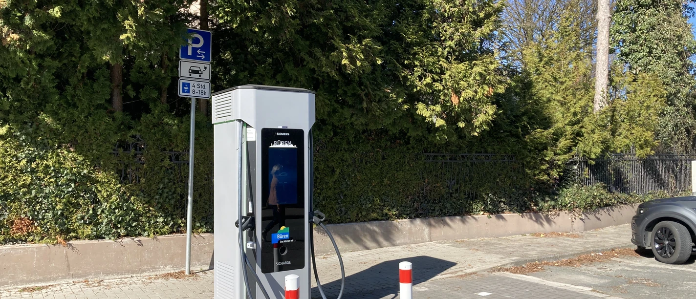 Schnellladestation "Neuer Weg" | Büren Schnellladestation "Neuer Weg" | Büren