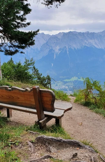 Bank mit Blick zur Zugspitze