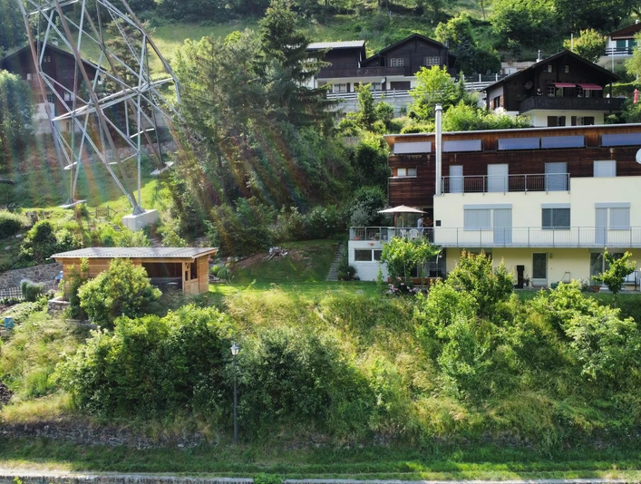 drohnenbild_haus_aussen_sommer