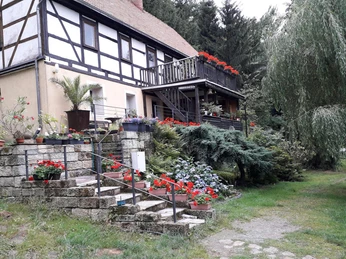 Der Ferienhof in voller Blüte