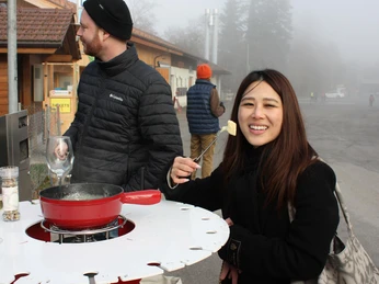 outdoor-fondue-plaus-sigriswil-panoramabruecke-gaest-geniessen-essen.jpg