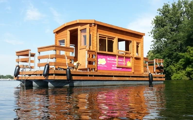 Diki Tours: Floß Typ 3 Diki Tours: Floß Typ 3