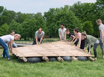 Teamgeist: Floßbau Teamgeist Flossbau