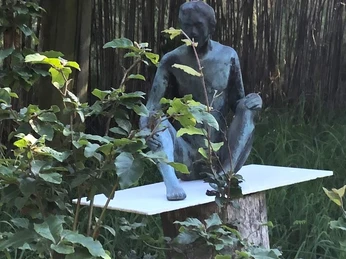 Skulptur im Burgpark Oberaula