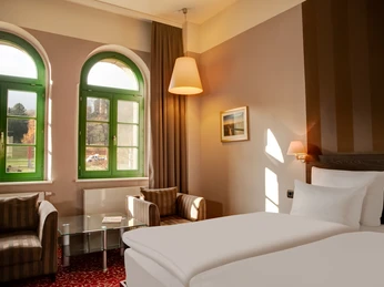 schlosshotel-blankenburg-deluxe-doppelzimmer-mit-parkblick.jpg Schlosshotel Blankenburg - Deluxe-Doppelzimmer mit Parkblick
