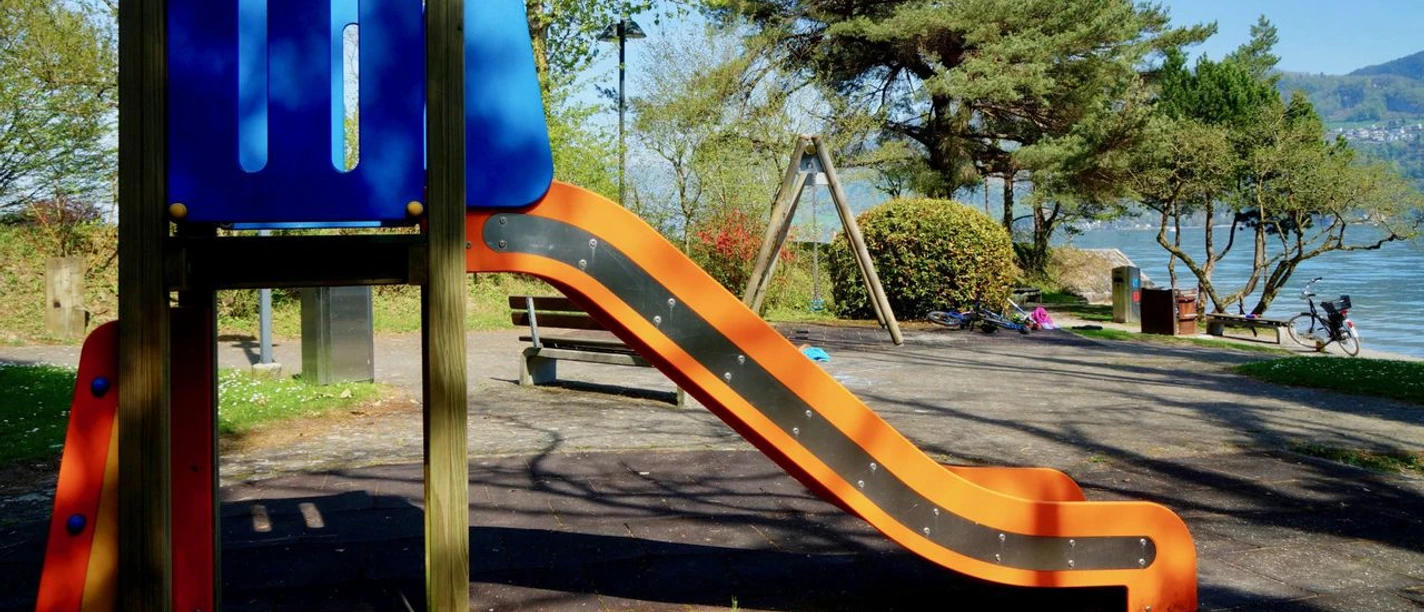 Rutsche beim Steinibach Spielplatz Hergiswil