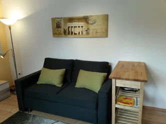 Wohnzimmer mit Blick auf die Couch