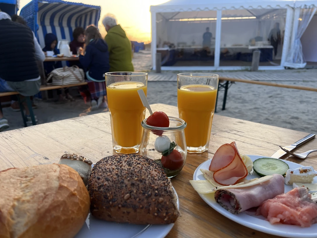 Frühstück am Strand Neßmersiel