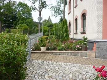 hofeinfahrtvorgarten