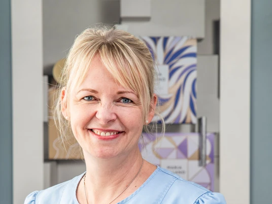 Meanie Schatz im Kosmetikstudio Rungholt