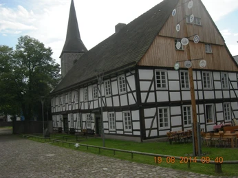 Ottbergen Bürgerhaus und Pfarrzentrum.JPG Fachwerkgebäude