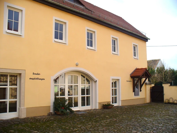 The exterior view of the Schmannewitz tourist information office can be seen