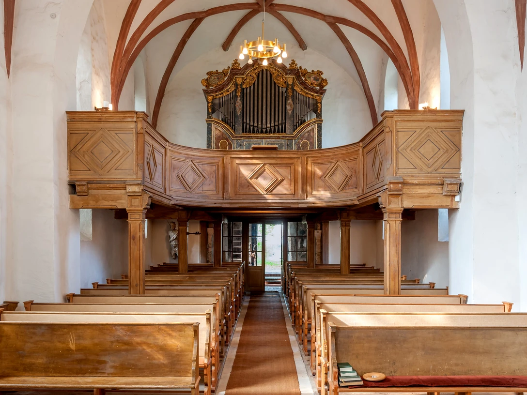 Kirche Zschortau mit Scheibe-Orgel Zu sehen ist die Scheibe-Orgel in der St. Nikolai Kirche in Zschortau.The Scheibe organ can be seen in the St. Nikolai church in Zschortau.Scheibeho varhany jsou k vidění v kostele svatého Mikuláše ve Zschortau.Organy Scheibe można zobaczyć w kościele św. Mikołaja w Zschortau.Het Scheibe-orgel is te zien in de St Nikolai kerk in Zschortau.L'organo Scheibe è visibile nella chiesa di San Nicola a Zschortau.