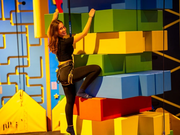 Space Magic Aurich Klettern II Space Magic Aurich Klettern II