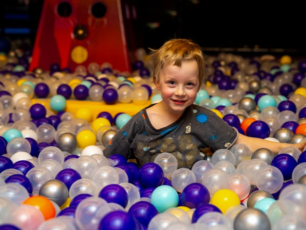 Space Magic Aurich Bällebad Space Magic Aurich ball pool