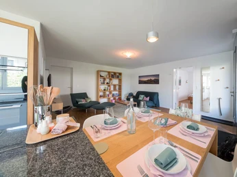 Wohnessszimmer der Ferienwohnung bee happy place in Beckenried