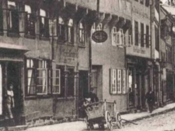 Historische Straßenansicht mit dem Reddersen-Haus.