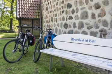 3 Bank Kirche Bliedersdorf