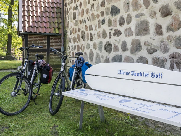 3 Bank Kirche Bliedersdorf