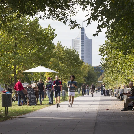 Lene-Voigt-Park-Jogger-Freizeit-Grünes-Leipzig-Sport-Aktiv-Tom-Schulze-leipzig-travel.JPG