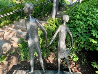 Statue Hänsel und Gretel.jpg