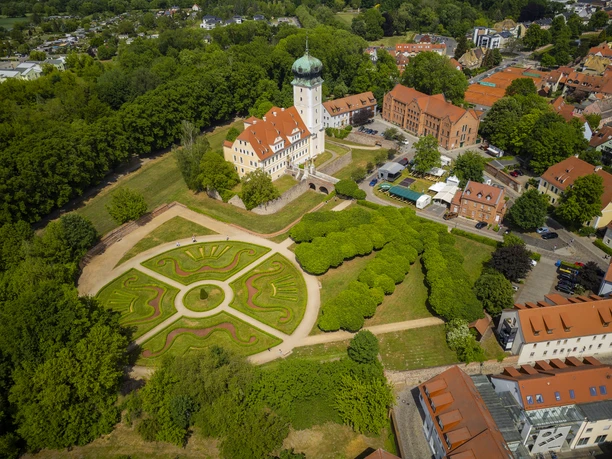 Vue par drone du château baroque de Delitzsch avec son jardin baroque, région, château, musée, excursion
