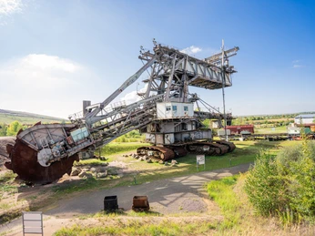 Bergbau-Technik-Park - Industriekultur in der Leipzig Region Der Schaufelradbagger steht im Bergbau-Technik-Park in der Region Leipzig still, Industriekultur, Freilichtmuseum, ausflug
