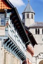 Bracken_Fachwerk_Stiftskirche_Sommer© Stadt Bad Gandersheim Hötzel.jpg