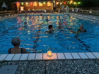 Abendschwimmen Freibad Sprakensehl Abendschwimmen bei Kerzenschein im Freibad Sprakensehl