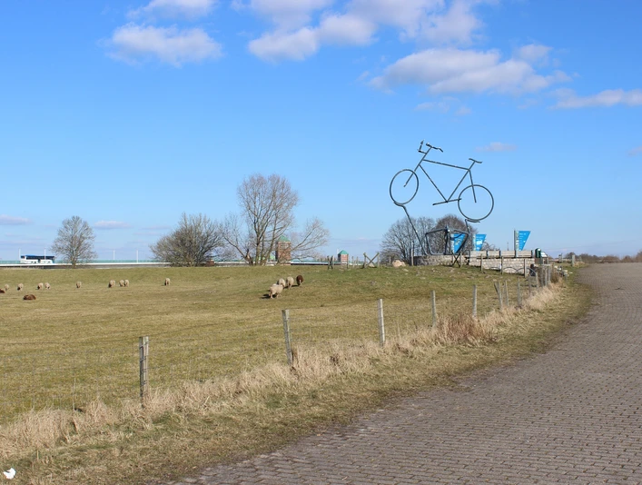 Fahrradrastplatz Bingum Das Bild zeigt den Fahrradrastplatz in Bingum