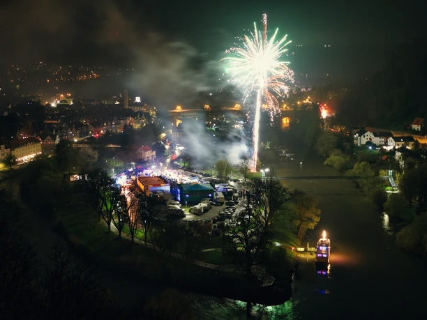 Feuerwerk von oben waagerecht.jpeg