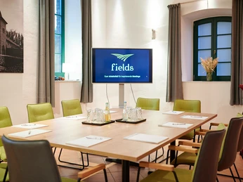 Seminar-Tagungs-Workshop-Meetingraum (3).jpg Meetingraum mit Blockbestuhlung und FernseherMeeting room with block seating and TV