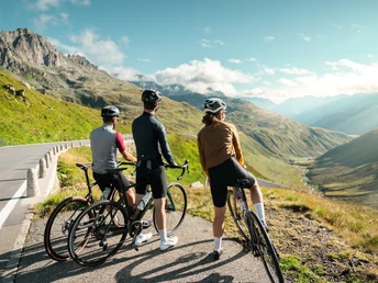 Ausblick von der Furkapassstrasse nach Realp