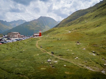 Oberalppass mit Leuchtturm