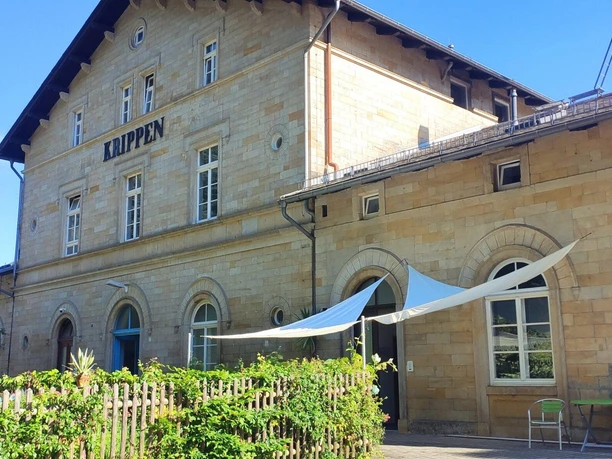 Herzlich willkommen im Bahnhof Krippen