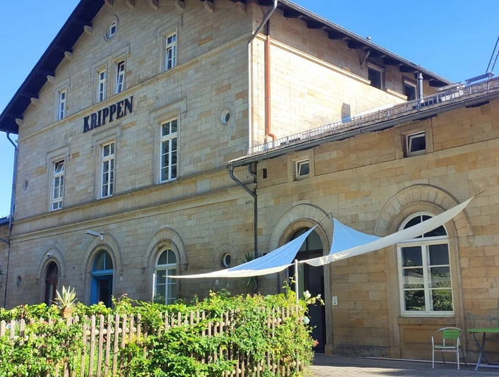 Herzlich willkommen im Bahnhof Krippen